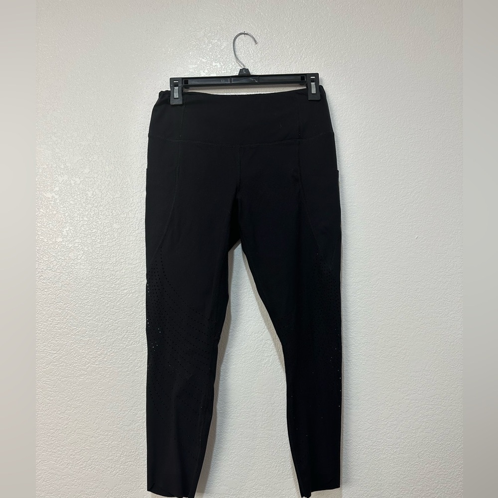 Women’s black leggings with pockets